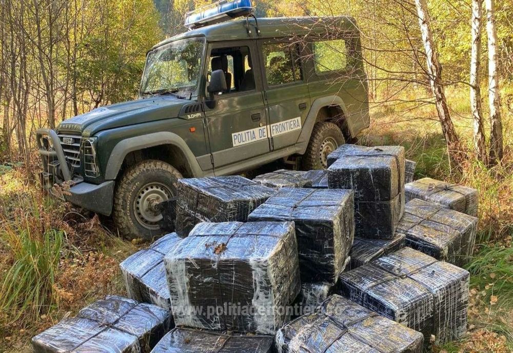 Autoturism plin cu țigări de contrabandă, descoperit de polițiștii de frontieră