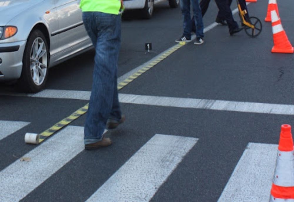 Pieton accidentat după ce a traversat prin loc nepermis