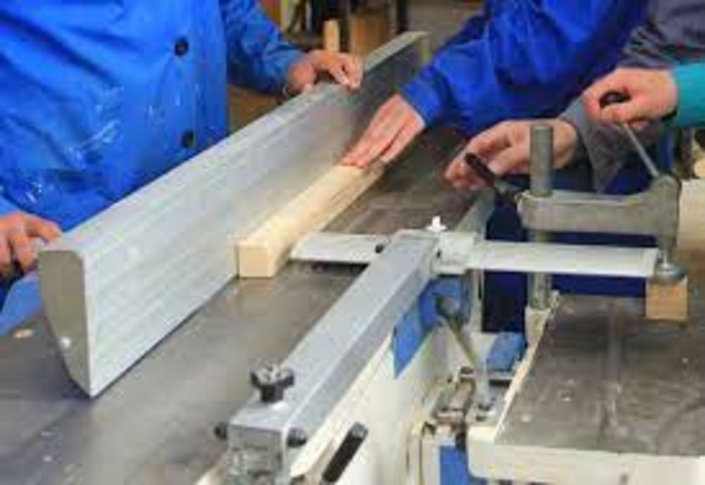 Trei ucraineni, prinși muncind la negru în Suceava