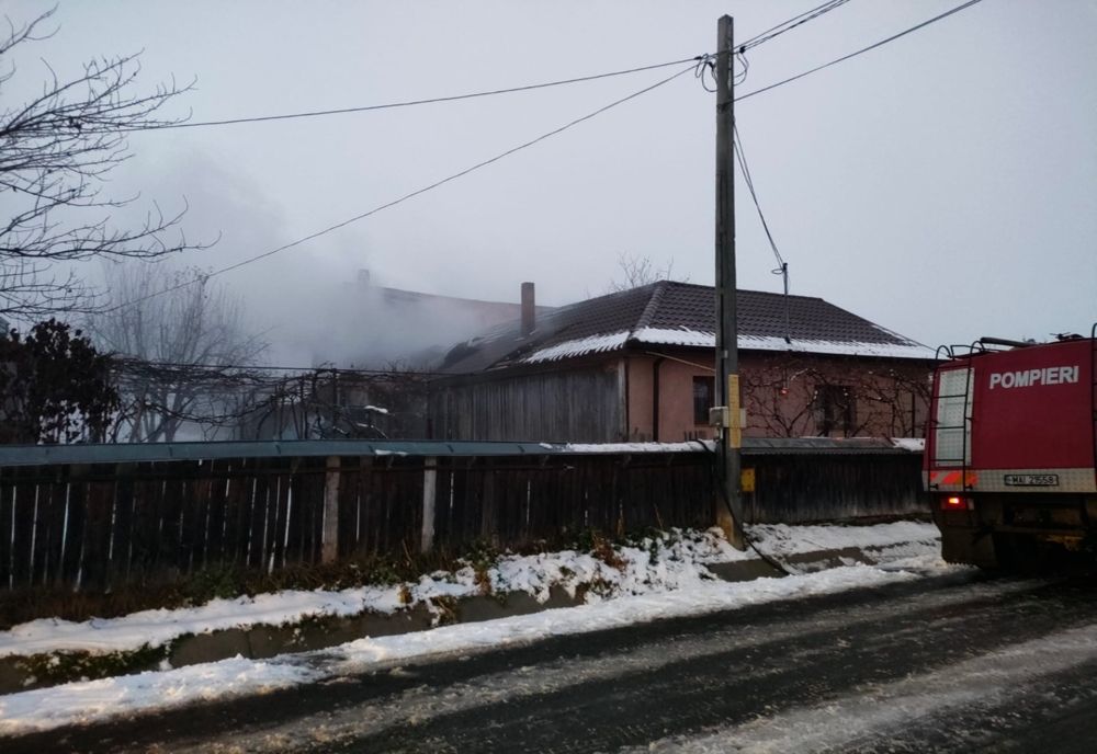 Un surtcircuit a distrus o gospodărie din Drăgușeni