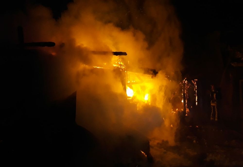 Incendiu violent la o gospodărie din Gemenea