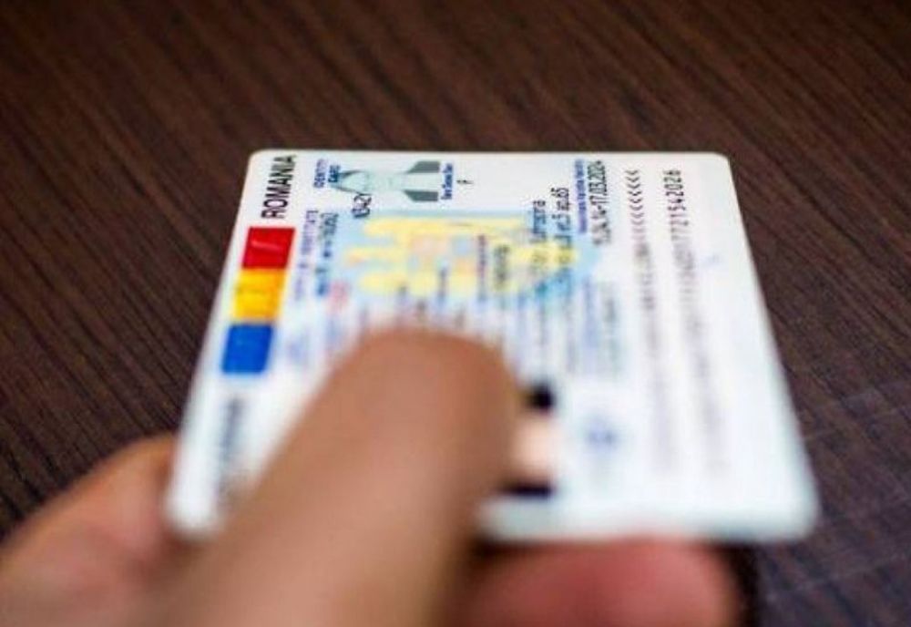 Românii care au domiciliu fictiv, obligaţi să-şi schimbe cartea de identitate
