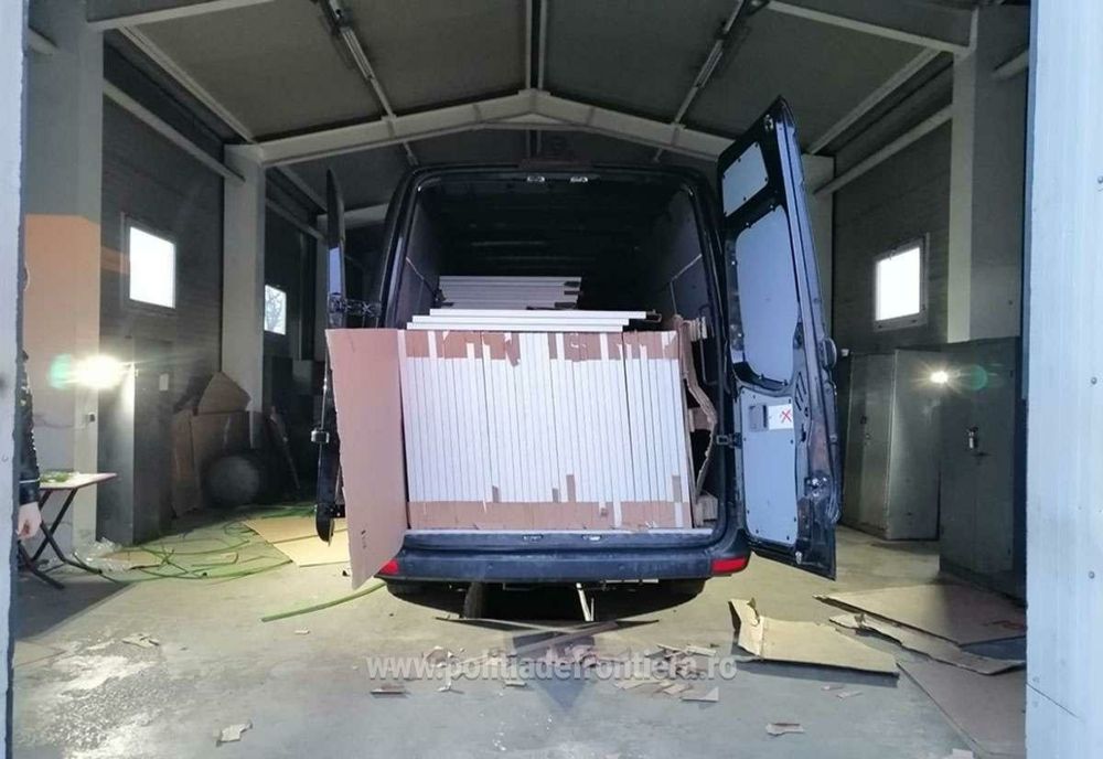 Panouri solare furate din Spania descoperite în vamă