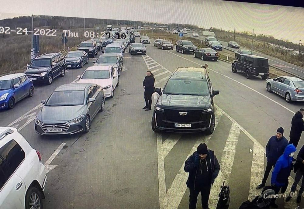 Cozi uriașe la intrarea în Republica Moldova