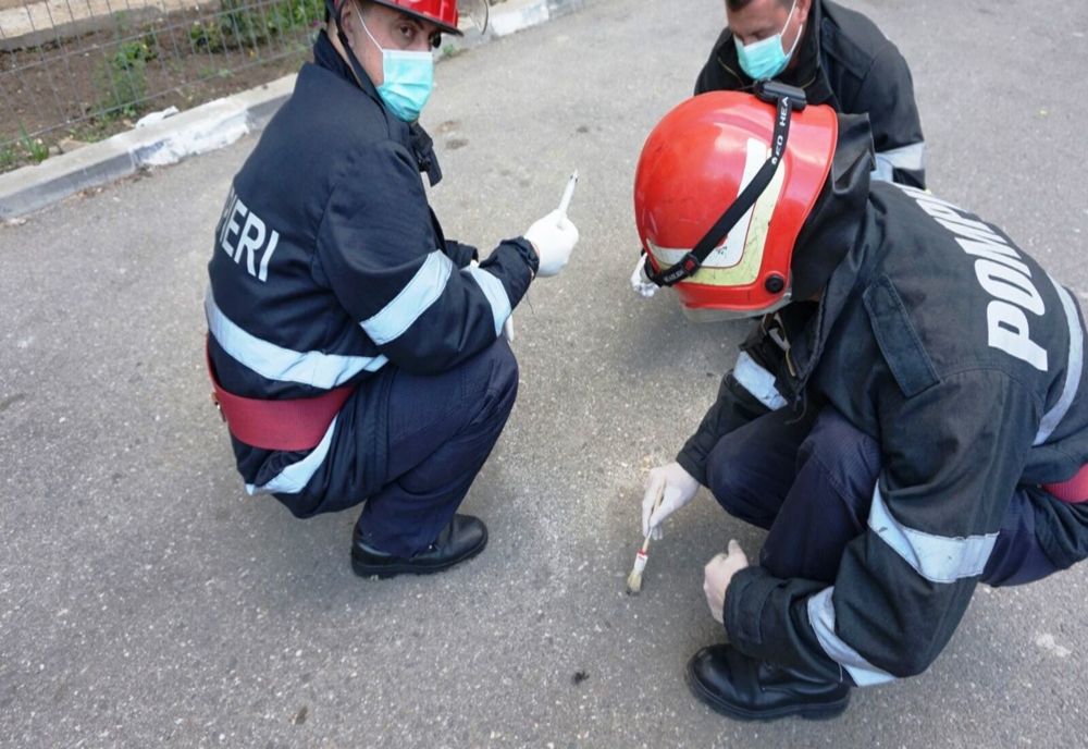 Mercur împrăștiat în spatele unei școli din Suceava 