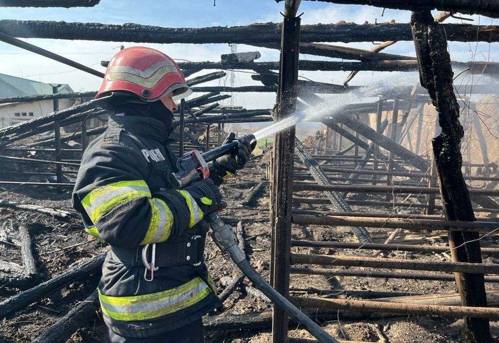 Incendiu la mai multe locuinţe din localitatea Marginea