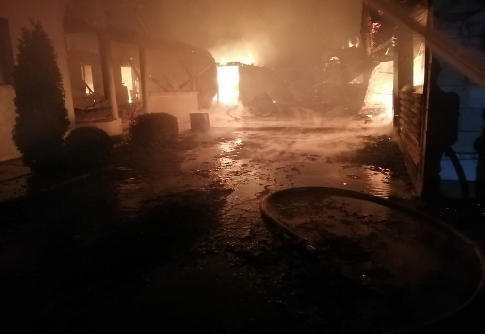 Casă salvată de pompieri! 