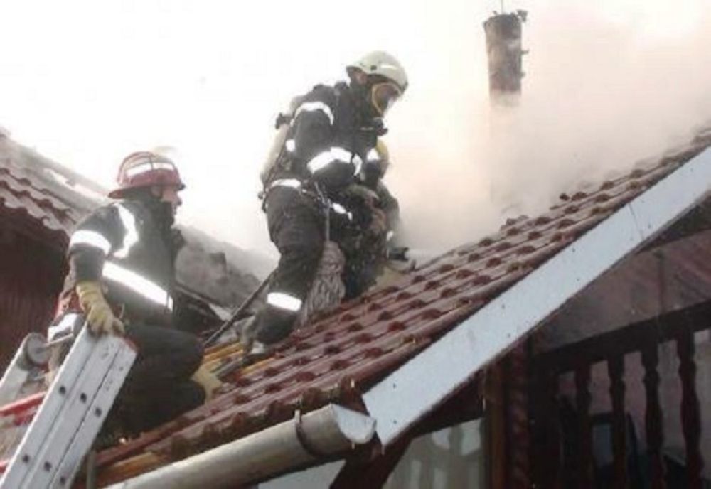 Incendiu în Sadova! Proprietara a suferit atac de panică