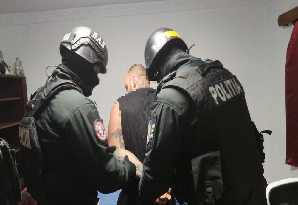 Percheziții pentru reținerea unui bărbat bănuit de furt