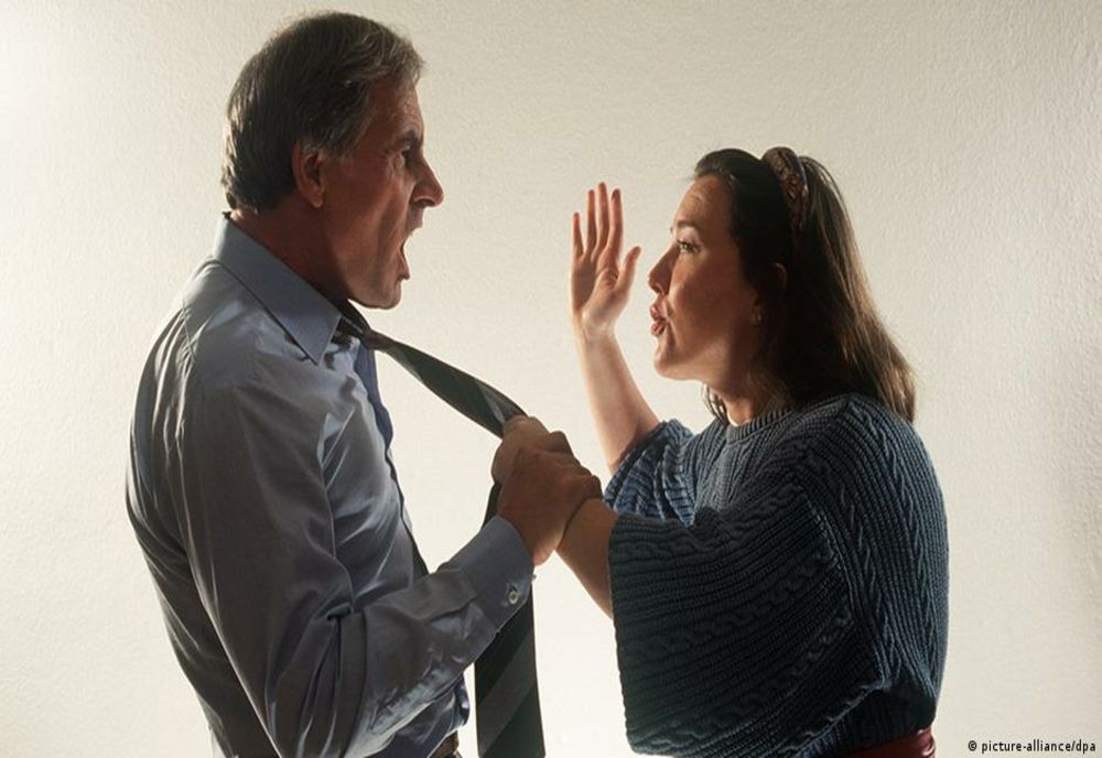 A ajuns la spital după ce a fost bătut de soție! Cine a ajutat-o