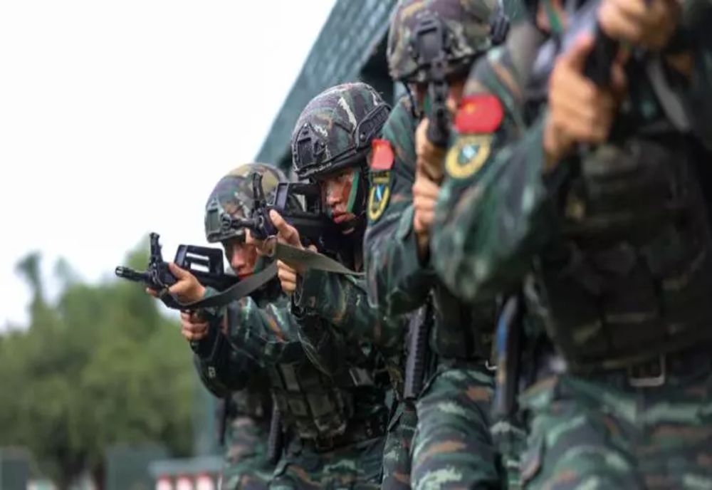 Tensiuni în Asia de Sud-Est. China a înconjurat Taiwanul și a tras proiectile de război. Turiștii au asistat încremeniți