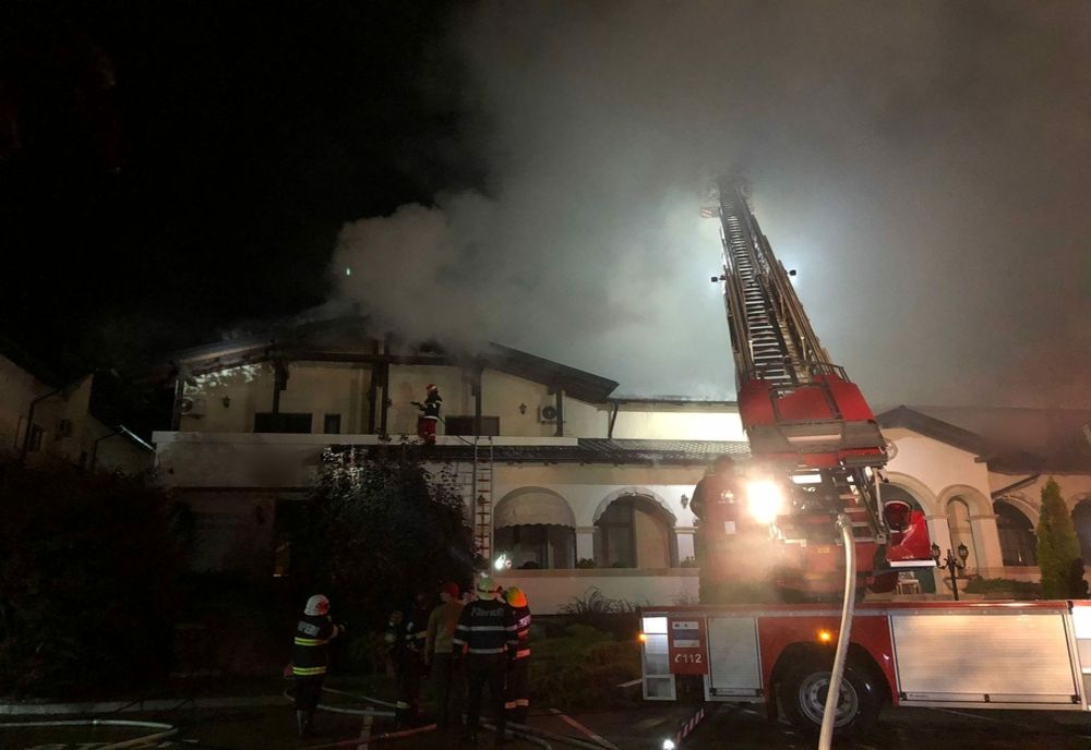 Incendiu de proporții la o sală de evenimente din Șcheia