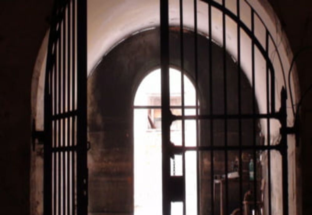 Violatori, conduși la închisoare! Ce pedepese au de executat