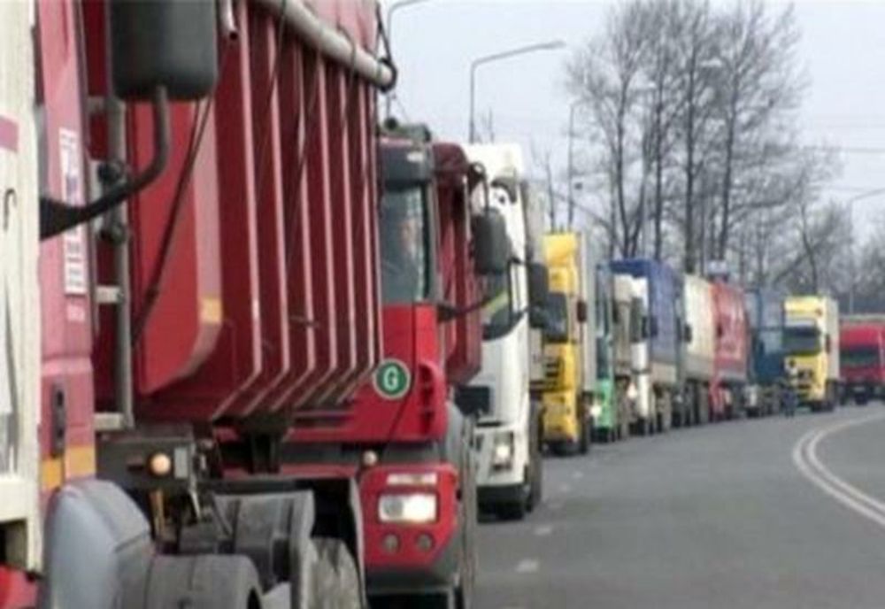 Coada de camioane spre Siret. Prefectul și președintele CJ au solicitat autorităților ucrainene să grăbească procedurile de trecere a frontierei