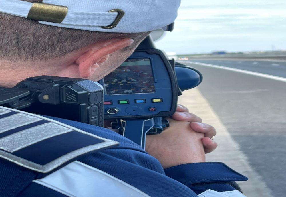 O șoferiță fără permis, luată de radar