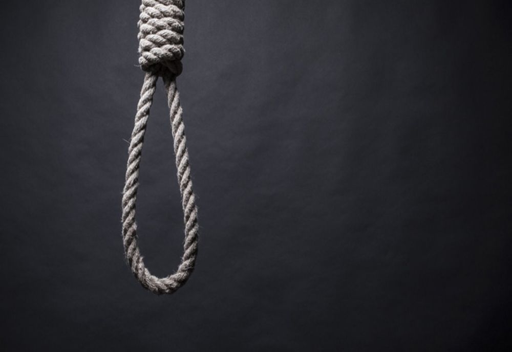 Un tânăr de 31 de ani s-a spânzurat în baia apartamentului unde locuia