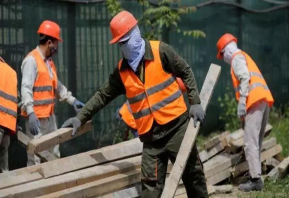 Angajatorii riscă amenzi URIAȘE dacă nu respect noile reglementări privind muncitorii străini