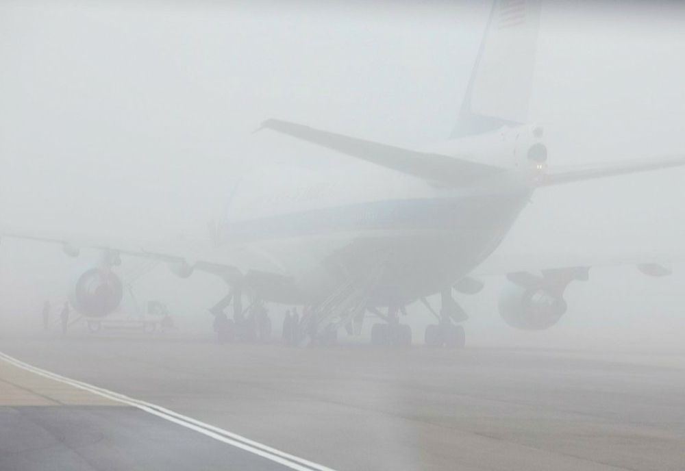 Zboruri anulate sau relocate la Suceava din cauza ceţii dense