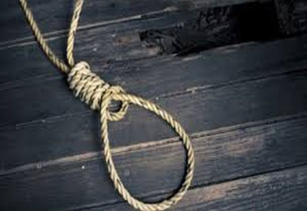 Un tânăr, salvat din ștreang la timp. S-a ales cu fractură la nas, după ce i s-a tăiat frânghia