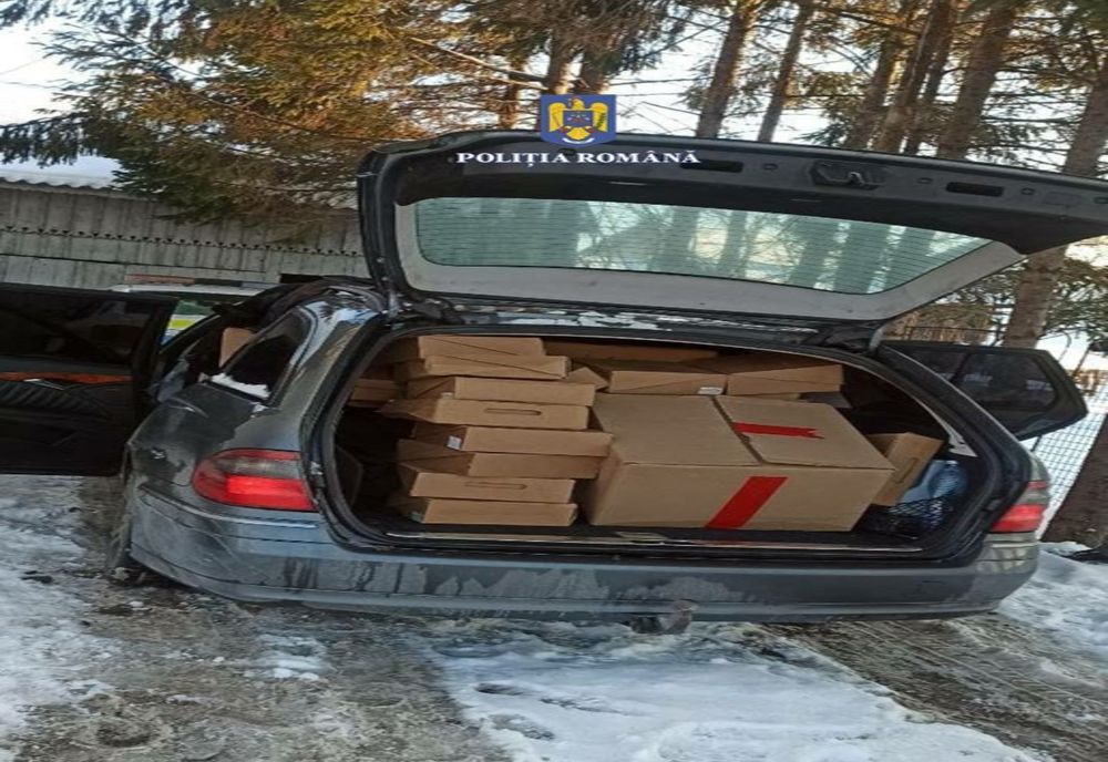 Bărbat reținut pentru contrabandă. Ce au descoperit polițiștii în portbagajul mașinii