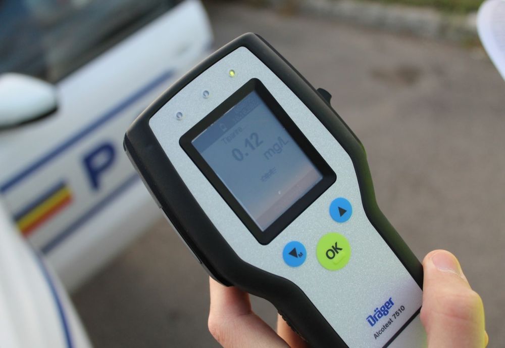 Cum s-a dat de gol un bărbat din Suceava, în fața polițiștilor băcăuani, că e băut la volan