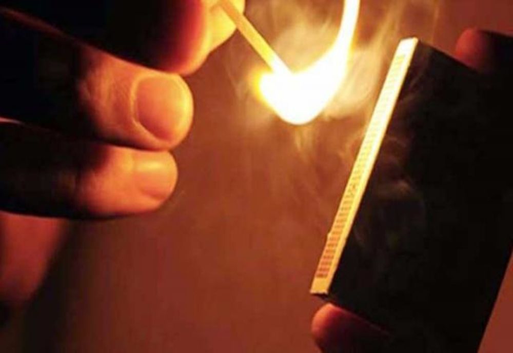 A incendiat o casă pentru că nu era de acord să facă partaj cu fosta concubină! Acum este în arest!