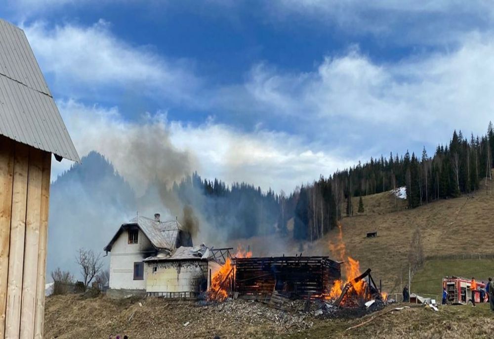 Incendiu la o gospodărie din satul Botuș
