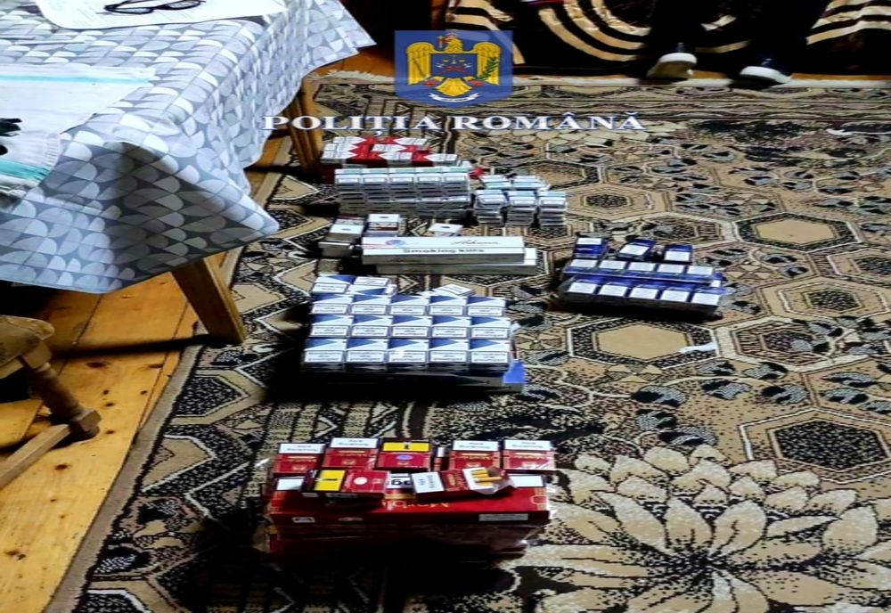 Două persoane reținute, un autoturism, peste 100 de litri de alcool și aproximativ 17.000 de pachete de țigarete, confiscate de polițiști