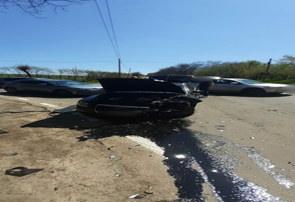 Accident în Suceava! Trei persoane rănite printre care doi copii 