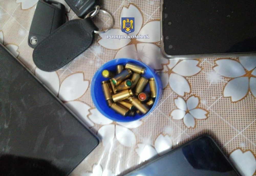 Contrabandiști reținuți de polițiști. Opt persoane duse în arest după 16 percheziții