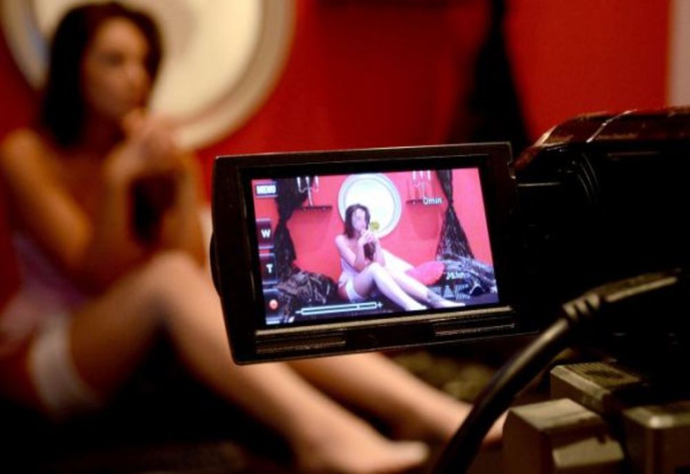 Peste 400.000 de persoane lucrează în industria videochat-ului românesc. Șeful ANAF: „Este un fenomen”