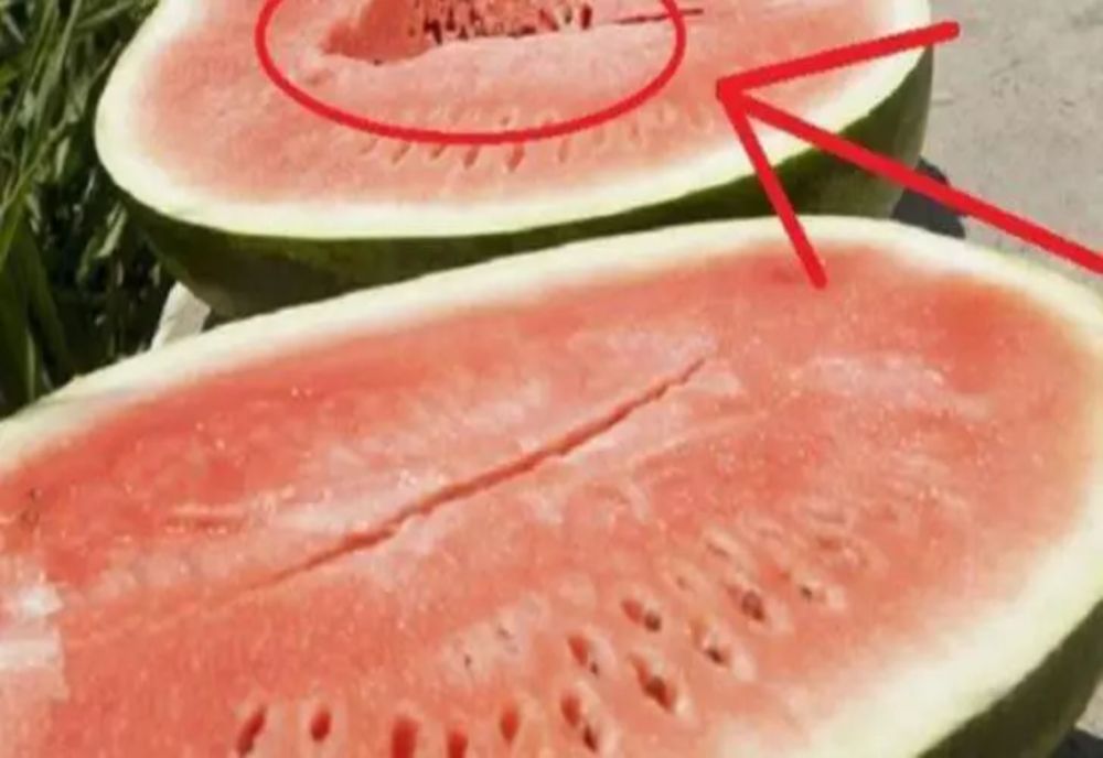 De ce să NU cumperi niciodată pepeni care arată aşa! Ce "uită" să-ți spună comercianții