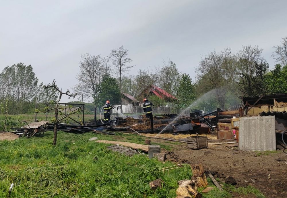 Gospodărie grav afectată de incendiu în Preutești! 