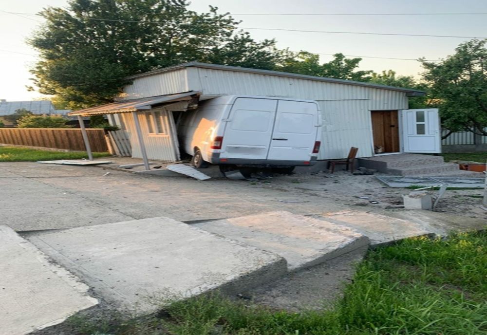 Accident cu victimă încarcerată în Suceava (FOTO)