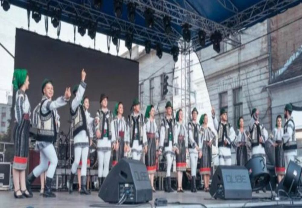 Tragedie inimaginabilă: 4 membri ai unui ansamblu folcloric din Rădăuți, morți într-un accident rutier, după spectacol