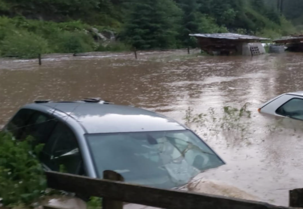 DOUĂ SATE DIN JUDEȚUL SUCEAVA, GRAV AFECTATE DE INUNDAȚII