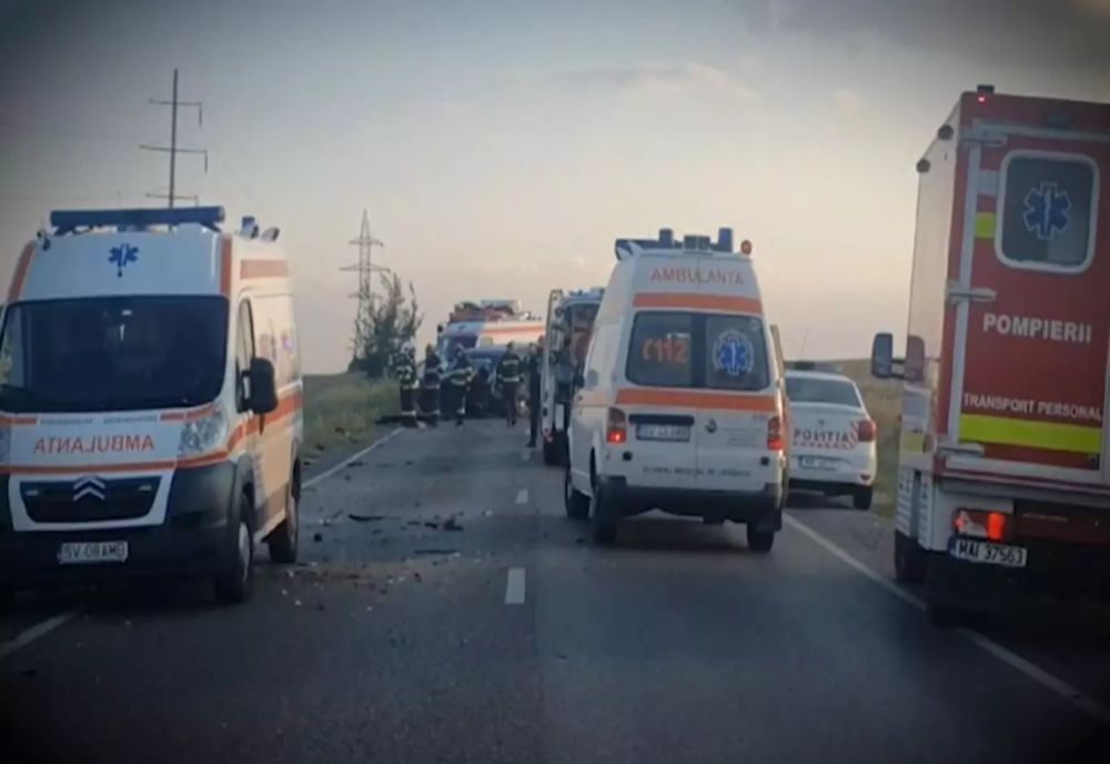 ACCIDENT GRAV ÎNTRE DOUĂ AUTOTURISME ȘI UN MICROBUZ, PE DN2 ÎN JUDEȚUL SUCEAVA