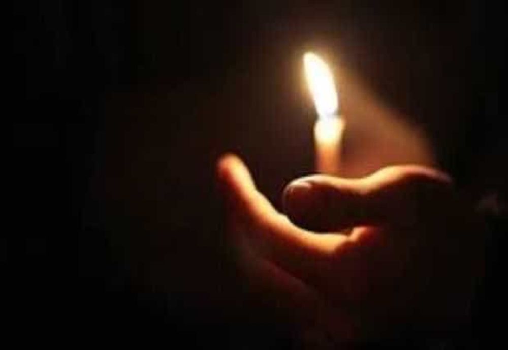 A UCIS-O CU O PRĂJITURĂ: ADOLESCENTĂ DE 17 ANI, OTRĂVITĂ CU ARSENIC DE O RIVALĂ GELOASĂ