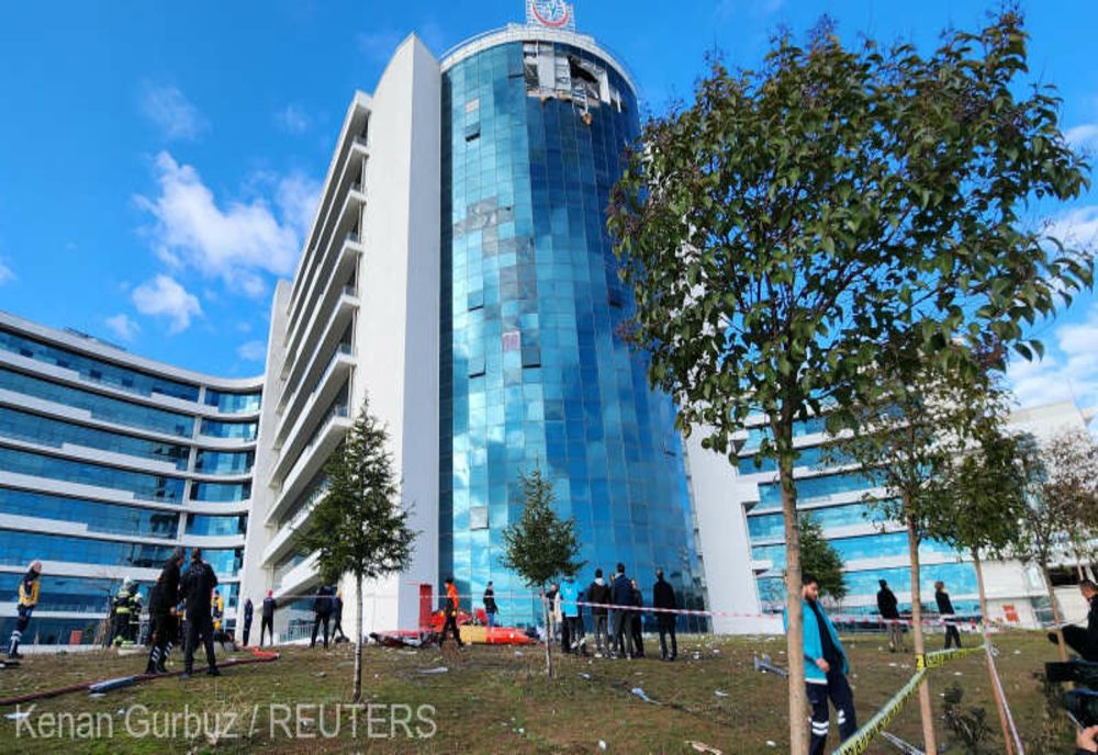 PATRU MORŢI DUPĂ CE UN ELICOPTER A LOVIT CLĂDIREA UNUI SPITAL ÎN TURCIA ÎN TIMPUL DECOLĂRII