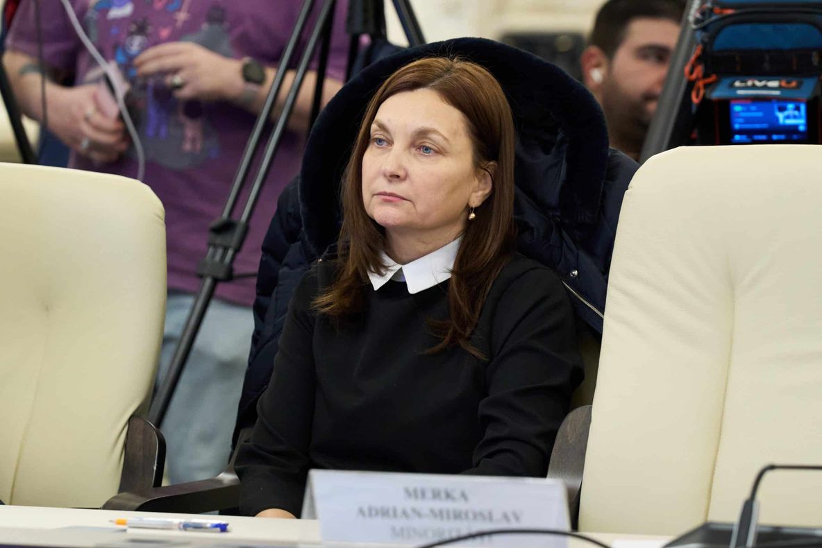 DEPUTATA AUR VERONICA GROSU CERE SOLUȚII URGENTE PENTRU CRIZA ECONOMICĂ: „ROMÂNIA PLĂTEȘTE DOBÂNDĂ LA DOBÂNDĂ!”