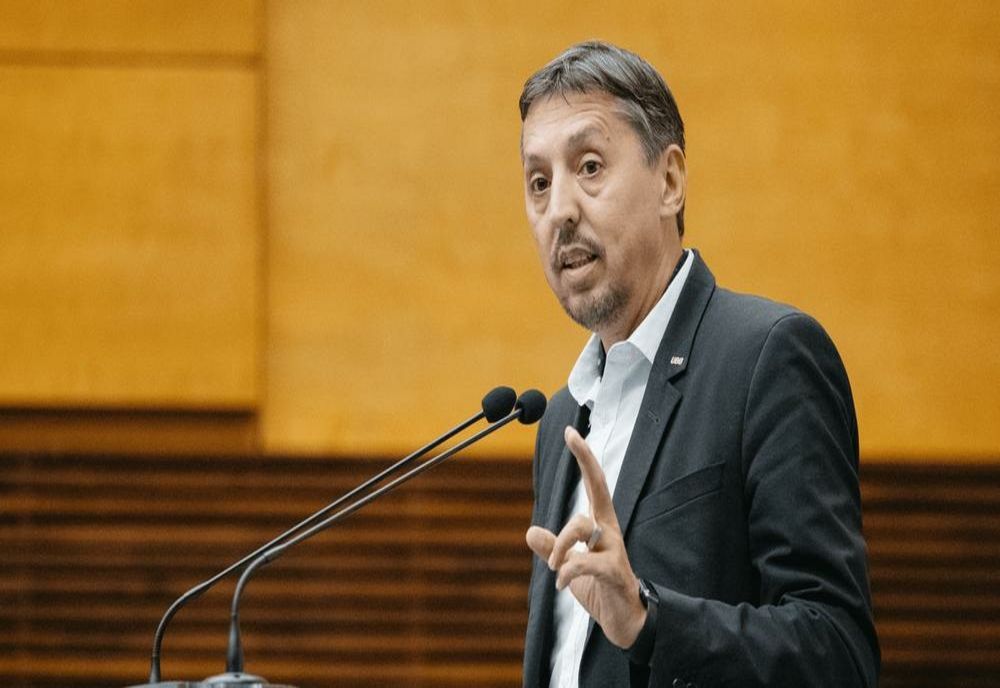 MINISTRUL EDUCAȚIEI ANUNȚĂ CĂ VOR FI MENȚINUTE DOAR BURSELE SOCIALE ȘI CELE DE MERIT