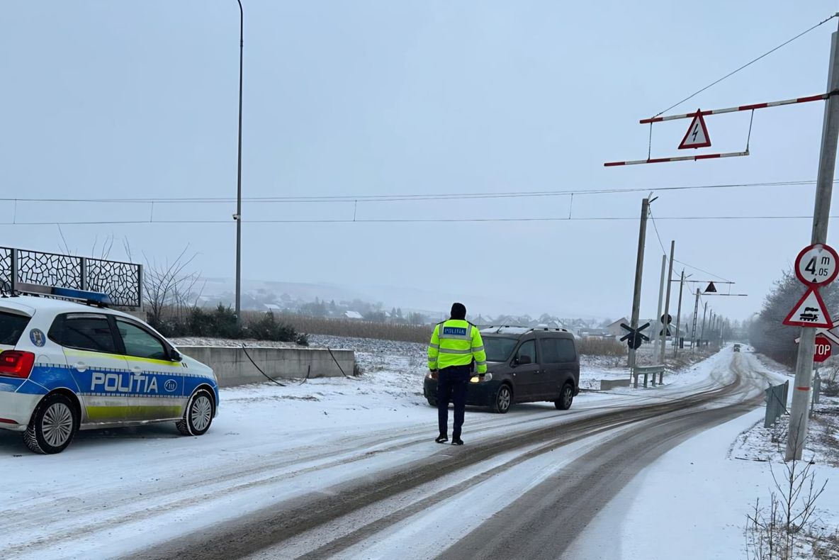 PESTE 130 DE SANCȚIUNI CONTRAVENȚIONALE APLICATE DE POLIȚIȘTI ÎN CADRUL UNEI AMPLE ACȚIUNI PENTRU PREVENIREA ACCIDENTELOR RUTIERE ÎN ZONA CĂILOR FERATE