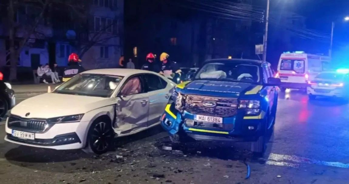 Accident rutier în Suceava: autospecială de poliție implicată în coliziune cu o mașină