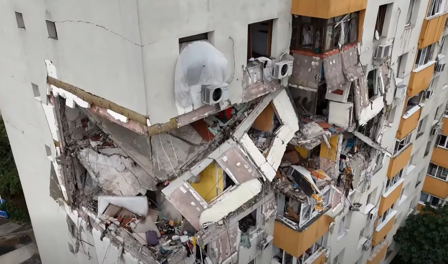 Imagini aeriene spectaculoase: amploarea distrugerilor din blocul din Rahova, la peste nouă luni de la explozia de gaze – VIDEO