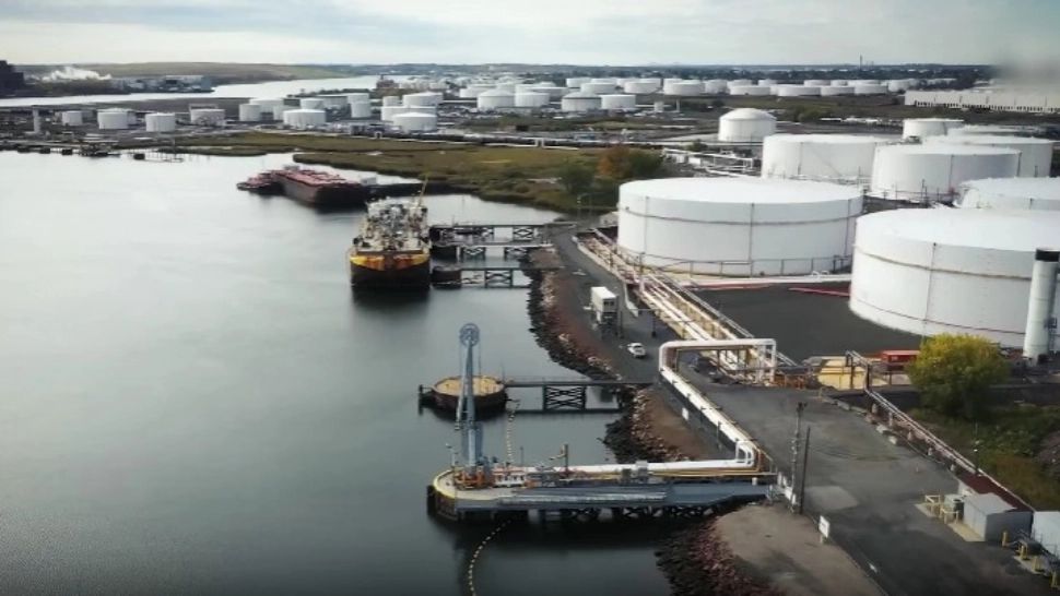 România declară stare de criză pe piața petrolieră: Restricții la export și măsuri împotriva speculei