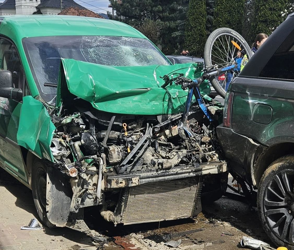 Accident grav la Vama