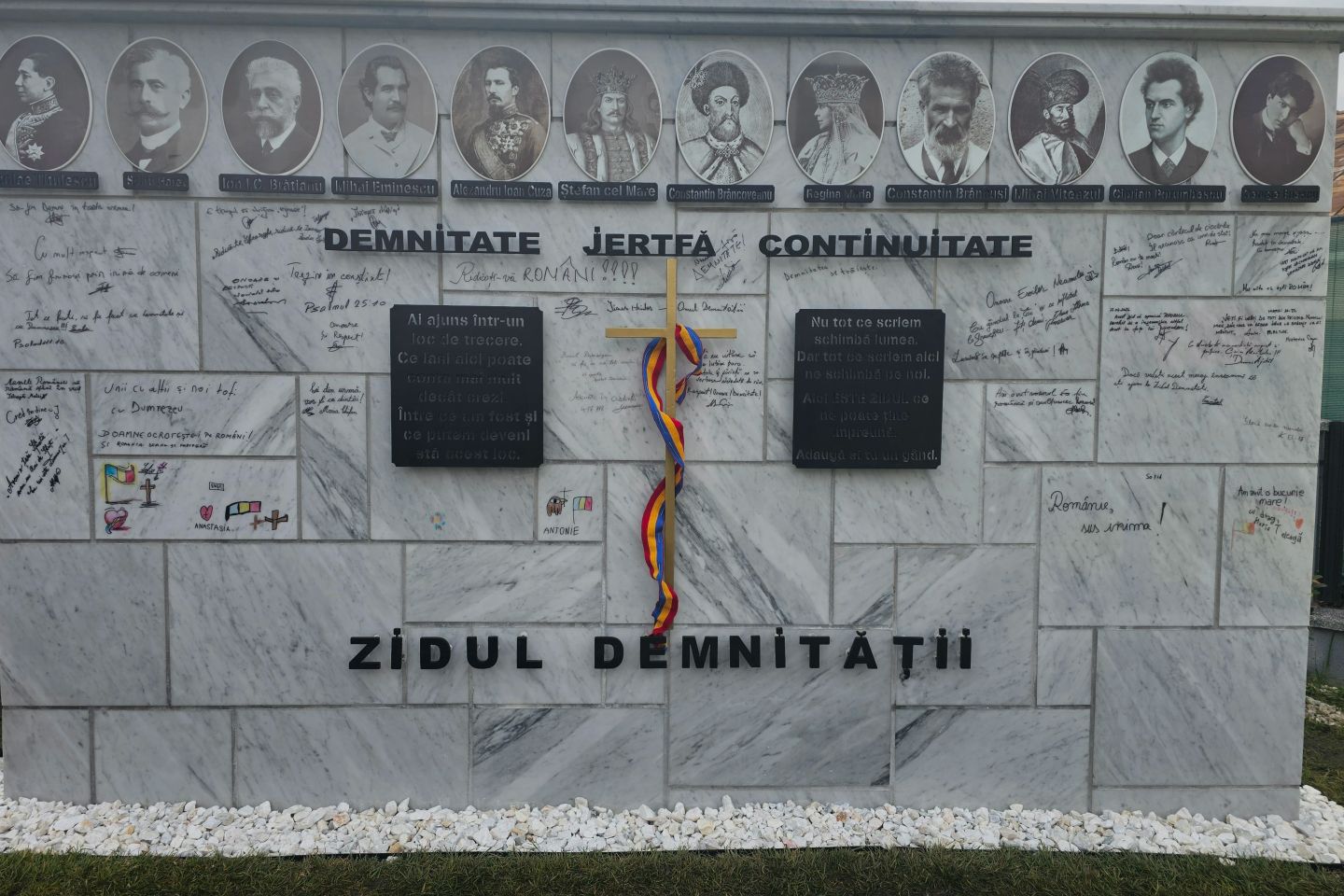 Zidul Demnității, inaugurat la Bosanci. Un nou reper dedicat valorilor și identității naționale