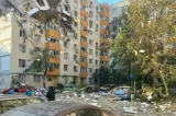Nouă luni de la explozia din Rahova, imobilul e în continuare în pericol de prăbuşire