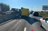 Imagini șocante pe DN1: trafic blocat spre Brașov după ce un autotren s-a răsturnat pe șosea - VIDEO