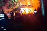 Incendiu suspect la o gospodărie din Fălticeni. Anchetatorii cred că focul a fost pus intenționat